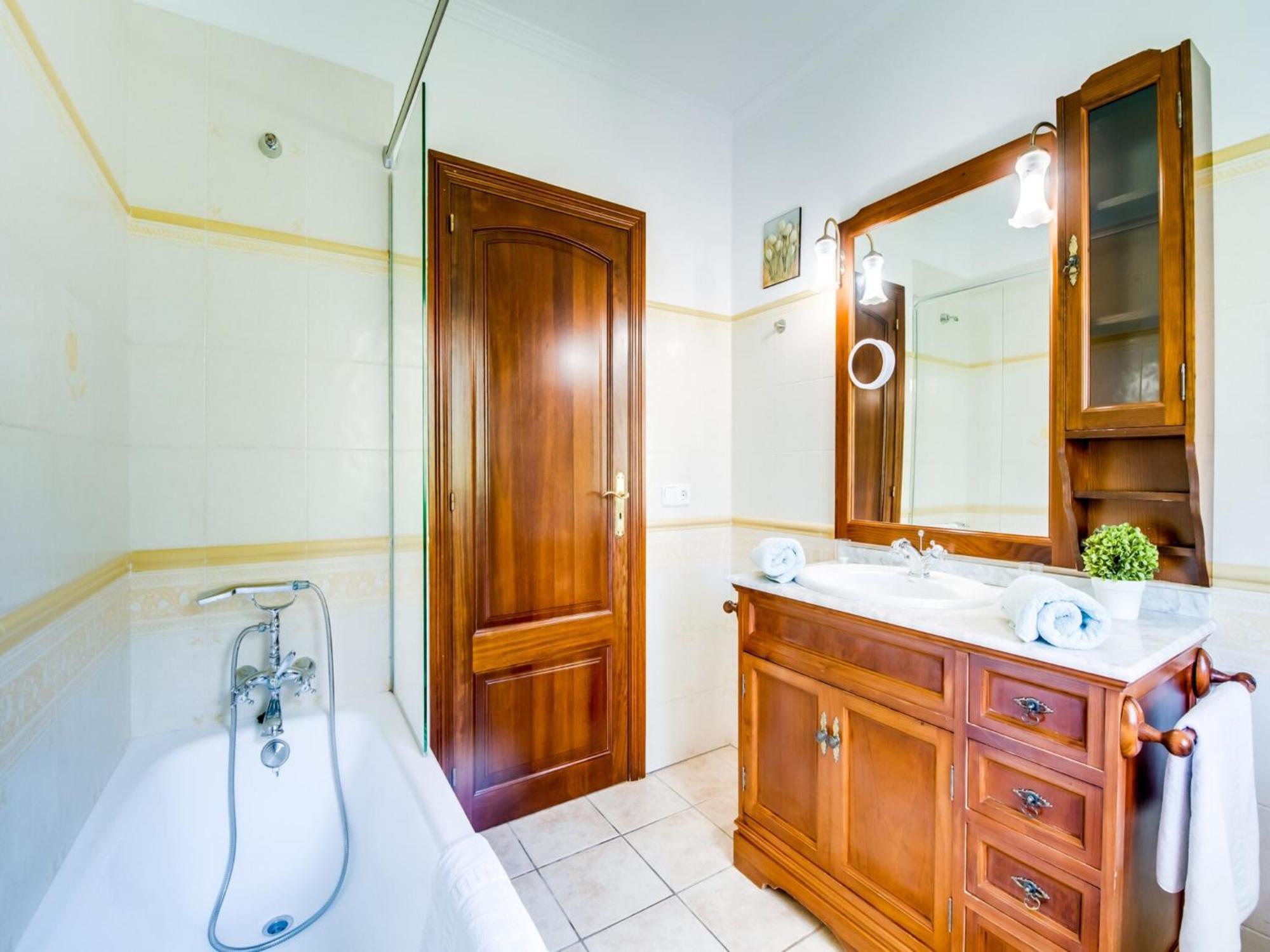 Elegant With Private Pool Ferienhaus